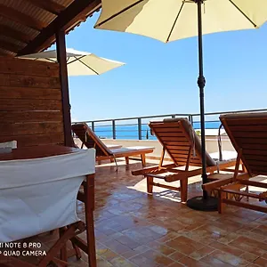 bourbos-rooms.albaniahotels.org/