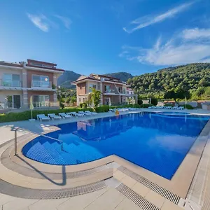 Golden Golf Villalari Вилла